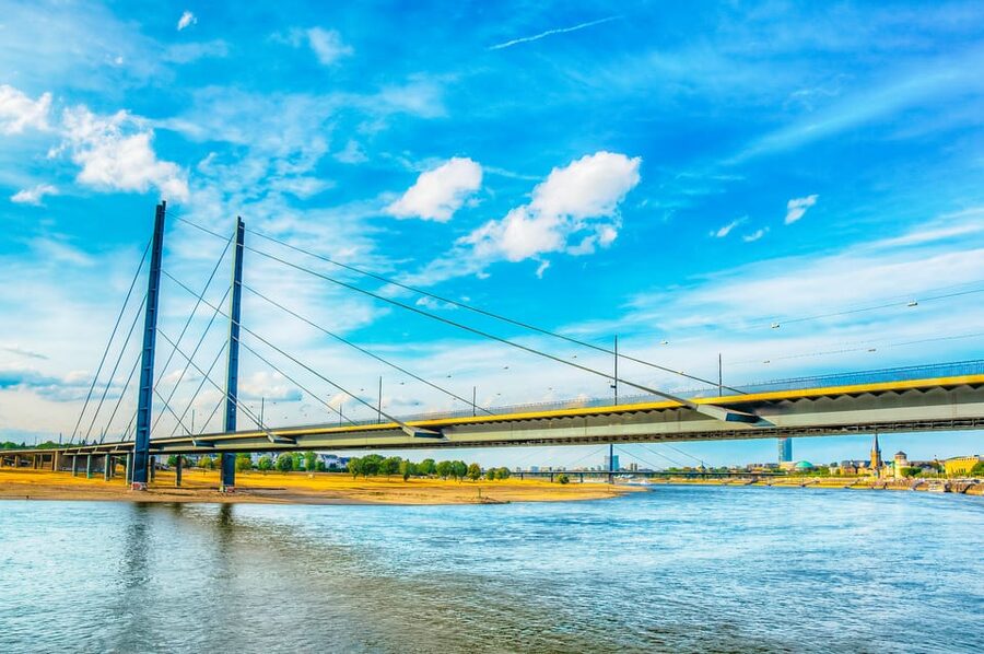 Düsseldorf: City Sightseeing Cruise on the Rhine - Where You Board: Rheinuferpromenade (Rheinwerft) and the Red-Blue-White Office