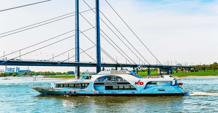 Düsseldorf: City Sightseeing Cruise on the Rhine - What You See From the Water: Old Town, Ruins, and Medienhafen Views