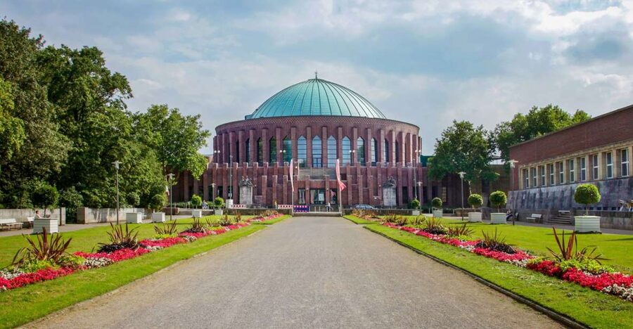 Düsseldorf: Classic City Segway Tour - Learning the Segway Basics Without Feeling Like a Robot