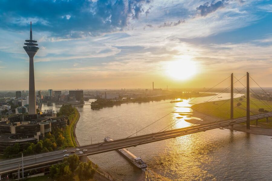 Düsseldorf: Classic City Segway Tour - The Worlds Longest Bar and Uerige Altbier Tasting
