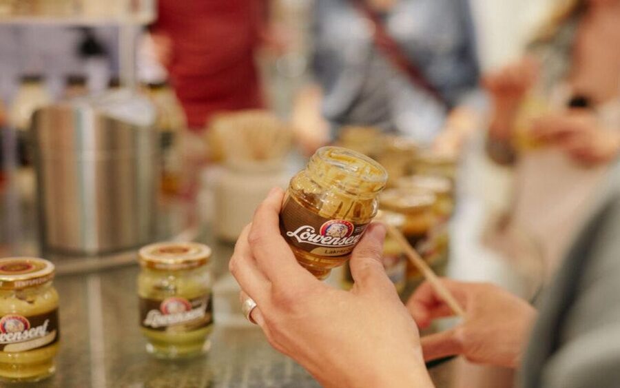 Düsseldorf: Culinary Soul Guided Tour - Languages and guide quality that makes tastings actually meaningful