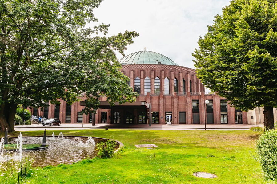 Düsseldorf: Guided City Architecture Walking Tour - A 2-hour Düsseldorf architecture sprint, from facades to context