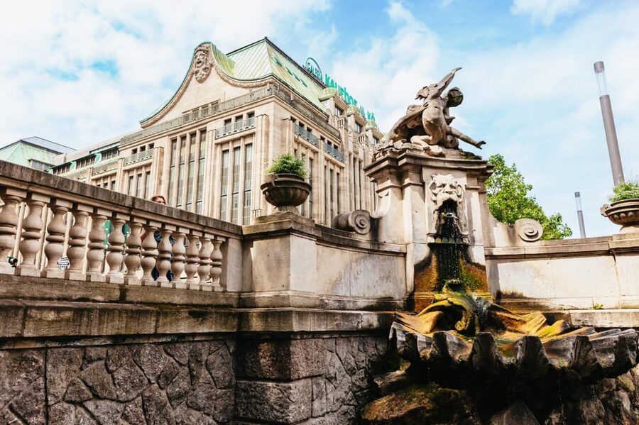 Düsseldorf: Guided City Architecture Walking Tour - The Old Town walk: more than just pretty streets