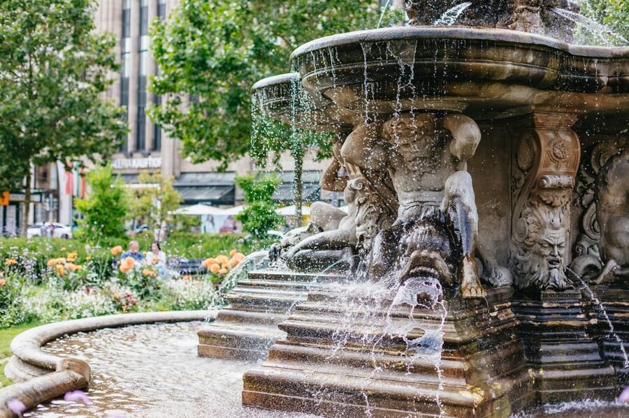 Düsseldorf: Guided City Architecture Walking Tour - Ehrenhof: the walk’s strong finish and a place to keep exploring