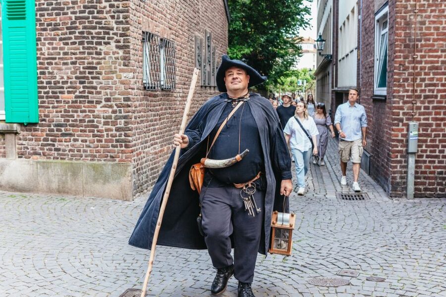 Düsseldorf: Guided Tour with a Night Watchman - Price and Value: Is $25 Worth a 1.5-Hour Night Walk?