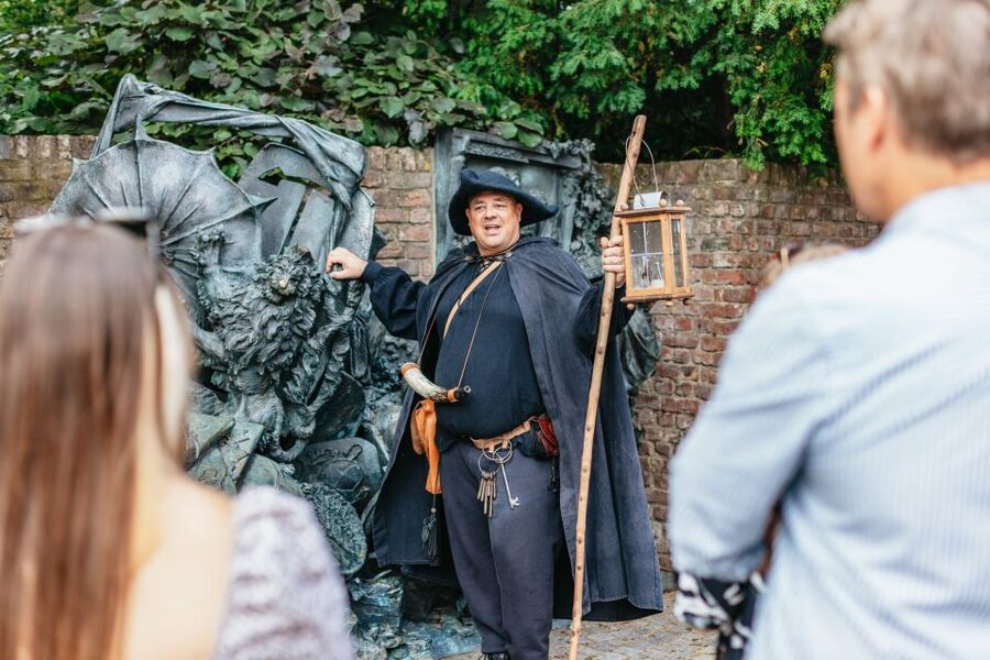 Düsseldorf: Guided Tour with a Night Watchman - Night Watchman Tour Energy in Düsseldorf’s Altstadt