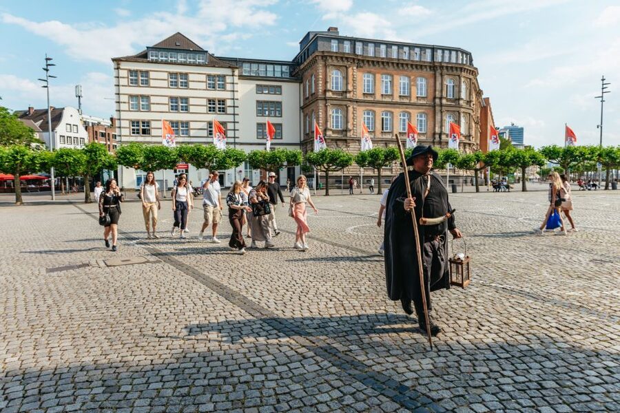 Düsseldorf: Guided Tour with a Night Watchman - Stadtmuseum Düsseldorf Entry, and How It Pays Off