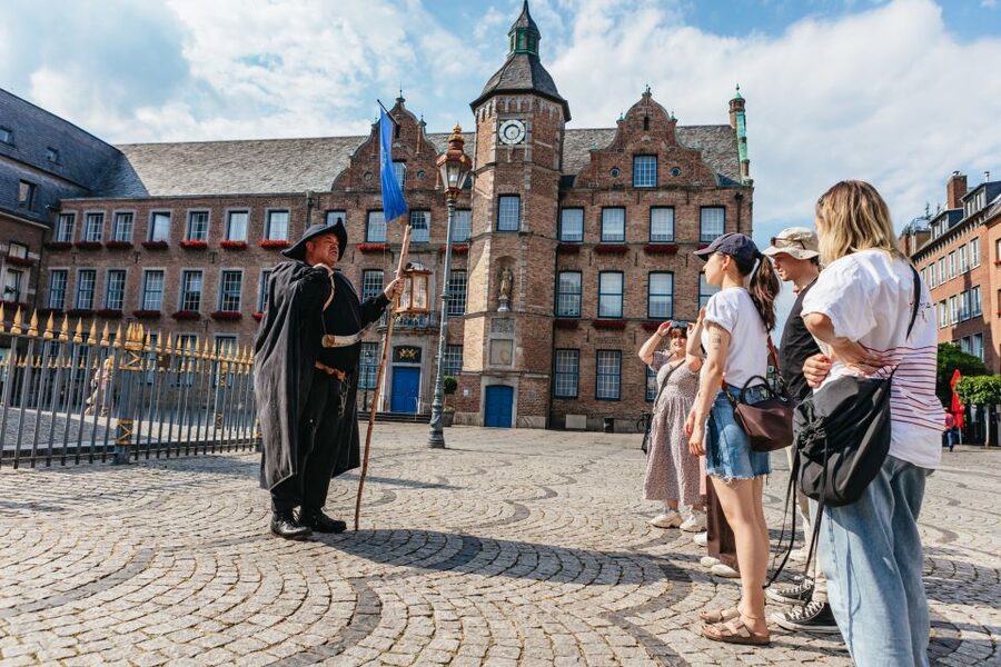 Düsseldorf: Guided Tour with a Night Watchman - How the Guide Keeps It Fun: Lively, Even With Small Groups