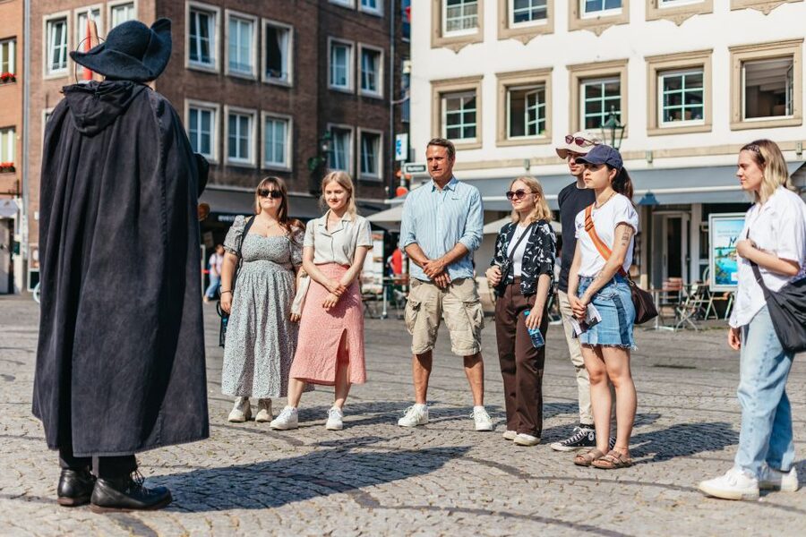 Düsseldorf: Guided Tour with a Night Watchman - Your 1.5-Hour Evening Plan: Pace, Timing, and Comfort