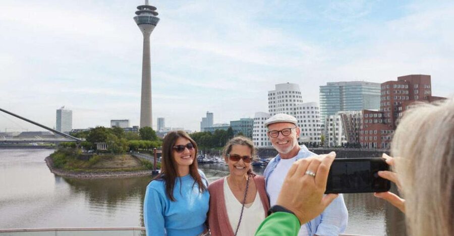 Düsseldorf: MedienHafen Tour - MedienHafen in 2 hours, and why the walk works