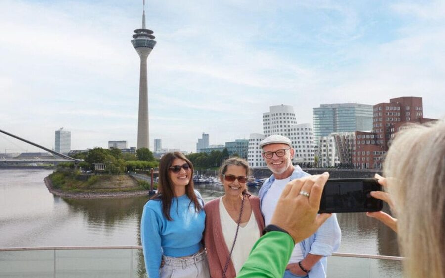 Düsseldorf: MedienHafen Tour - From warehouses to a design district since the 1980s