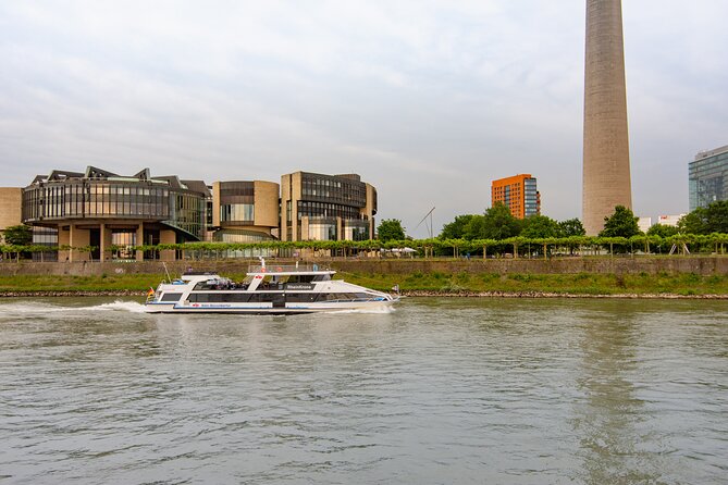 Düsseldorf Sightseeing round-trip Cruise - On-board basics: what’s included and what to bring