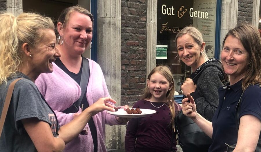 Düsseldorf: Sweet Treats Guided Walking Tour of Old Town - Should You Book the Sweet Treats Walking Tour of Düsseldorf?
