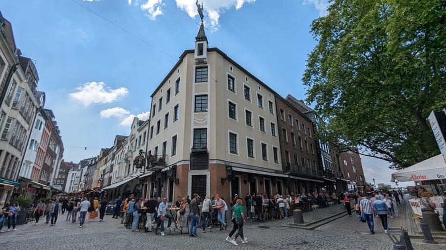 Düsseldorf: Tipping based - Old Town Walking Tour - Königsallee to Old Town: why this opening sets the tone