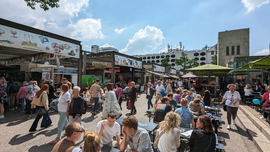 Düsseldorf: Tipping based - Old Town Walking Tour - End in the heart of Old Town, so your afternoon has a plan