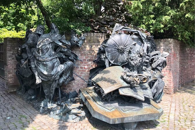 Düsseldorf Walking Tour: Explore Top Sights & Hidden Gems - River Rhine Promenade: Media Hafen, Oberkassel, and Saint Lambertus