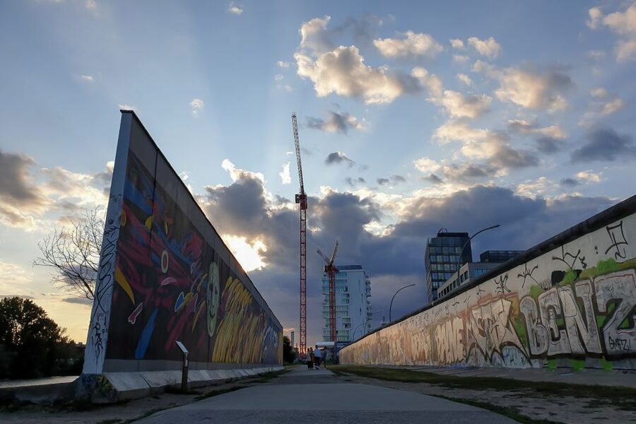 East Berlin and the Wall: Walking Tour - The guide makes it: Paul, Paolo, Elisa, Claudia, Catherine