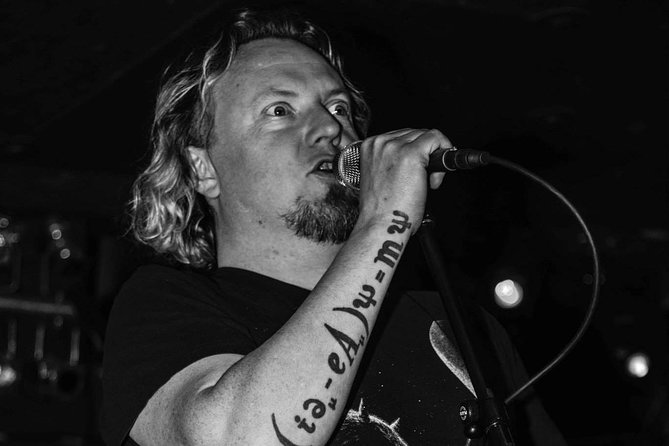 English Comedy Show with Pizza and Shots in Central Berlin - Who should book this comedy show, and who might not