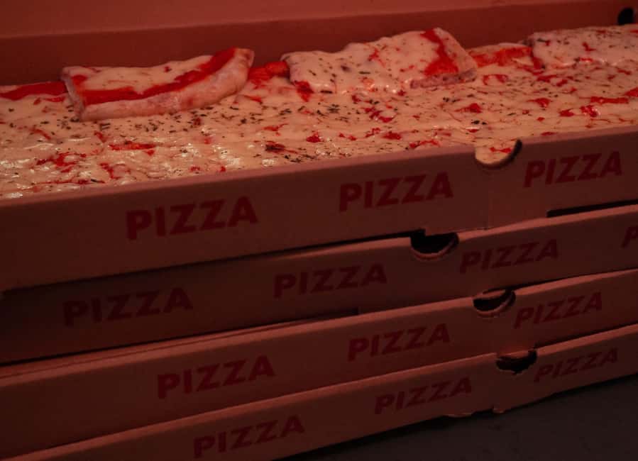 English Stand-Up Comedy Show with Free Pizza and Free Shots - Food, Drinks, and House Rules: What to Know Before You Sit Down