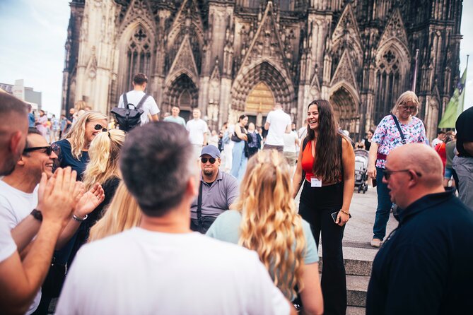 Entertaining Brewery Tour: Feel Good Package including local beer - Historic Old Town and brewery stops: City Hall, Jan-von-Werth Fountain, and Kölsch culture