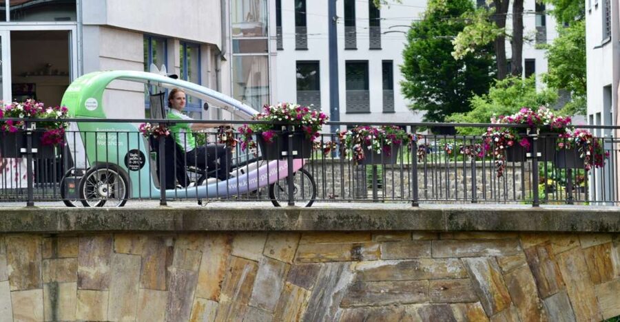 Erfurt: KiKa TV Characters Kids Tour by Pedicab - How the pedicab ride and green-jersey guide shape the whole experience