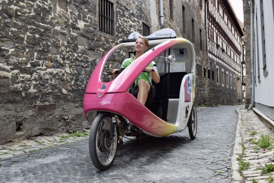 Erfurt: Private Guided Classic Old Town E-Rickshaw Tour - What the guide adds: clear anecdotes, not just stop names