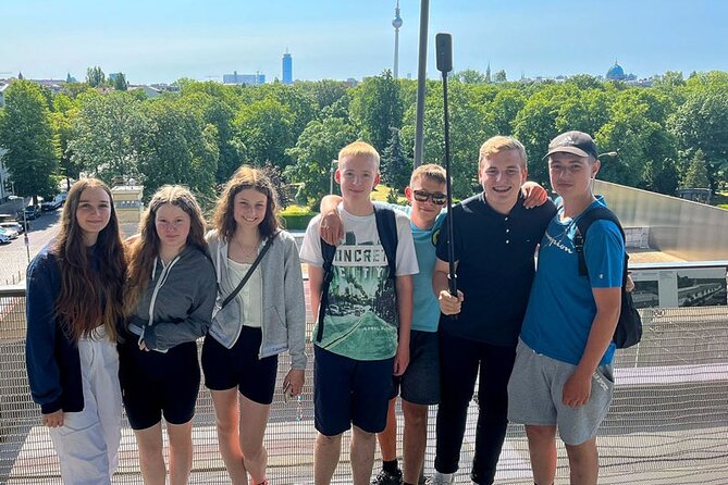Escaping and spying on the Berlin Wall Scavenger hunt - Competition inside a private group: puzzle pressure, not chaos