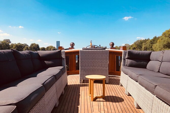 Evening aperitif tour aboard the motor yacht Fitzgerald - How the Boat Trip Fits Your Evening Plan