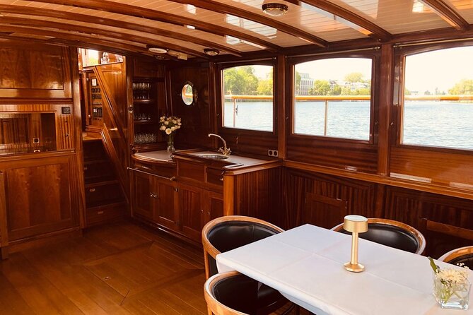 Evening aperitif tour aboard the motor yacht Fitzgerald - Who This Tour Is Best For (and Who Might Want Something Else)