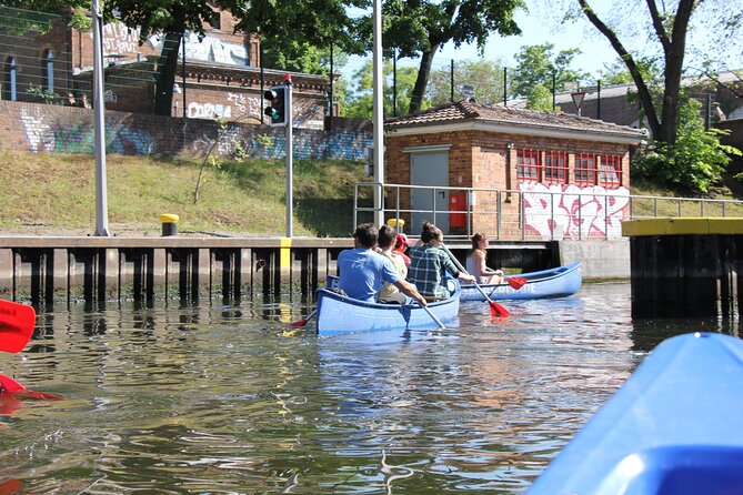 Explore Berlin by canoe - The Water-Work Moment: Lock Passage Near Schlesischen Brücke