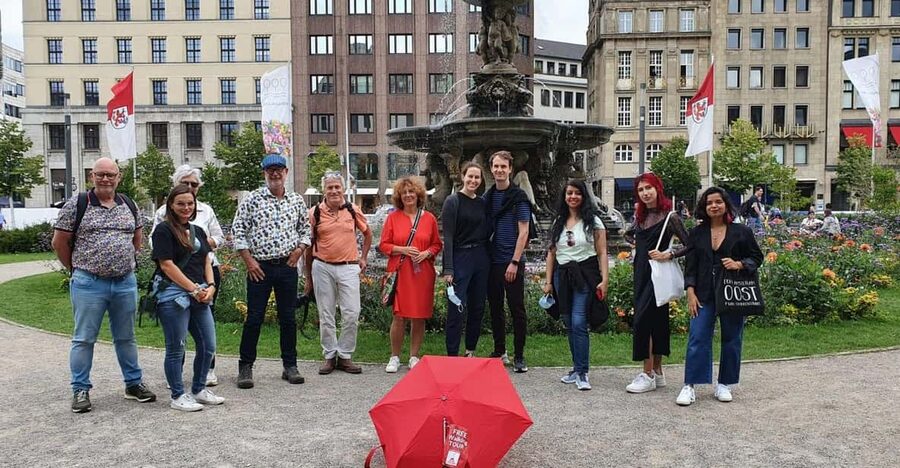 Explore Düsseldorf with Passionate tour guides! - Main Sights and Off-Route Stops: How the Route Feels