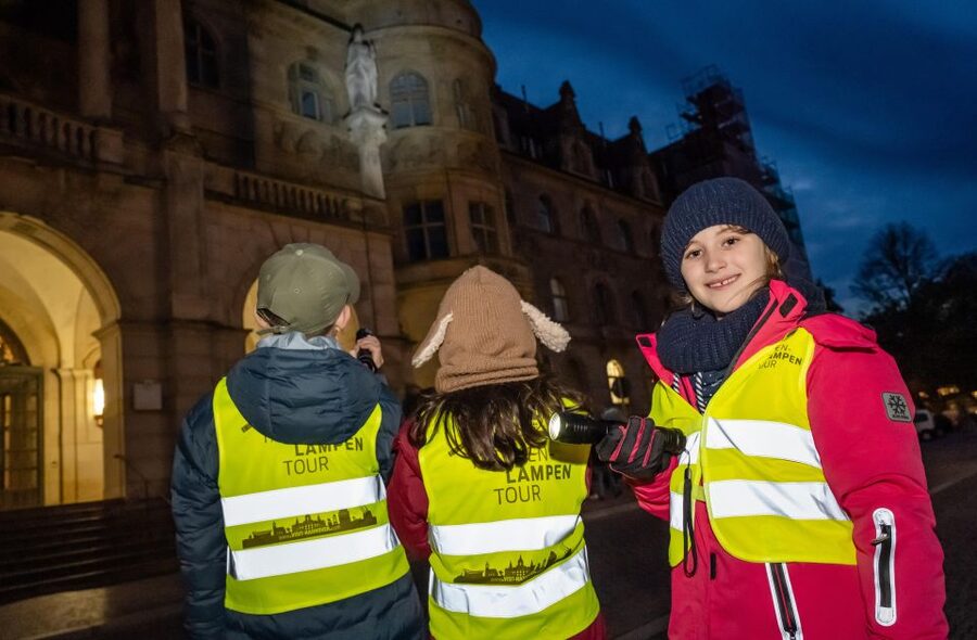 Flashlight tour for children/teenagers - Flashlights at Dusk: Why Hanover Feels Different