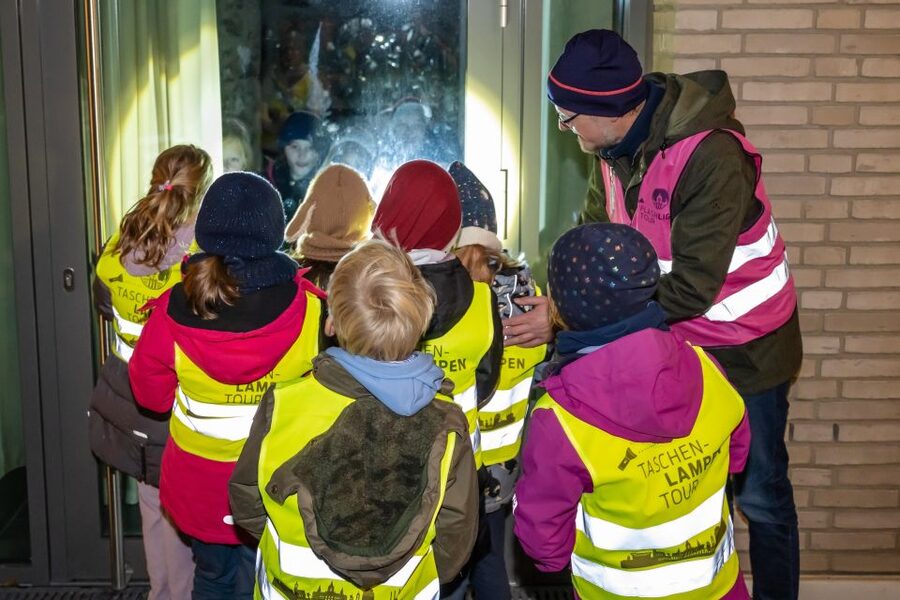 Flashlight tour for children/teenagers - What You Actually Learn When the Lights Go Down