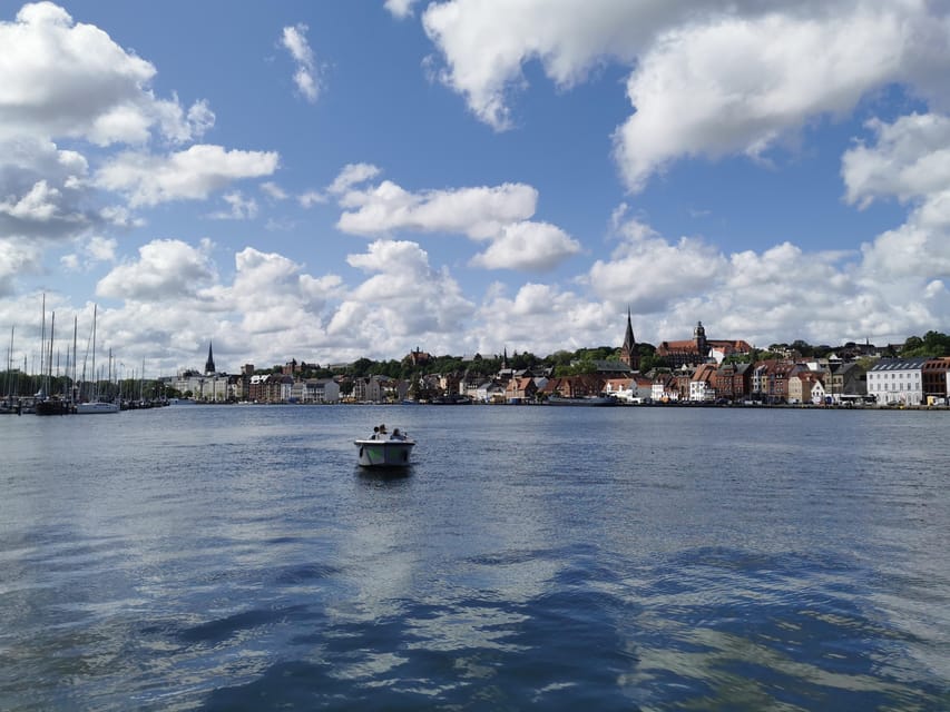 Flensburg: E-Boat rent - Price and value: what $57 for up to 6 really means