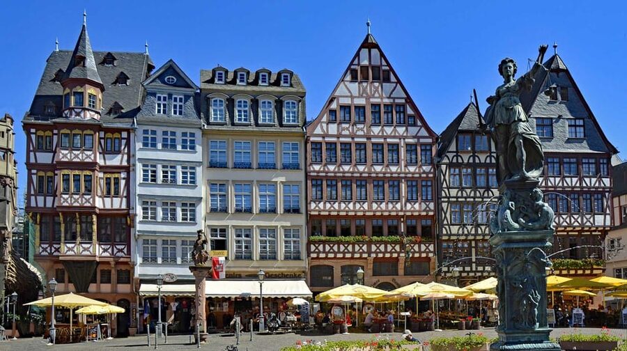 Frankfurt: Discover the heart of Frankfurt - a city tour in German - Price and value: is $20 for 2 hours worth it?