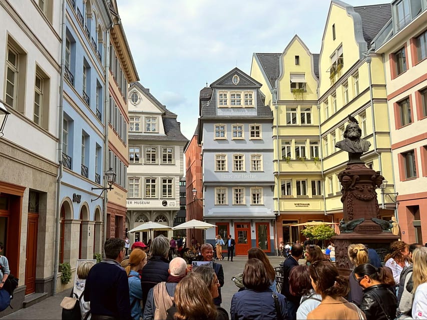 Frankfurt: Discover the heart of Frankfurt - a city tour in German - Meeting Paulskirche: the easiest way to get your bearings