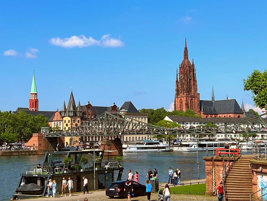 Frankfurt: Discover the heart of Frankfurt - a city tour in German - Römerberg and the medieval imperial story in concrete form