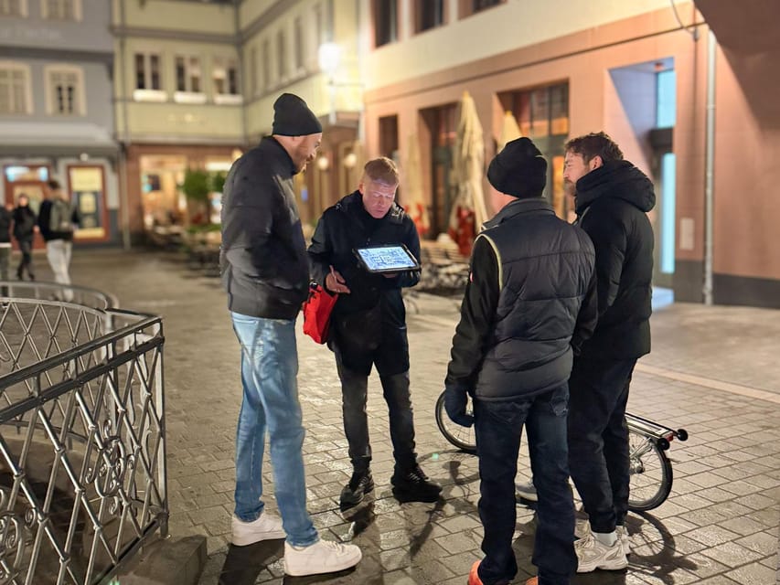 Frankfurt: Discover the heart of Frankfurt - a city tour in German - Eiserner Steg and the Museumsufer: how the river explains Frankfurt
