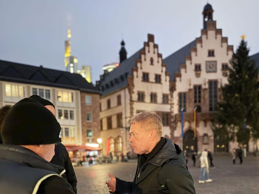 Frankfurt: Discover the heart of Frankfurt - a city tour in German - Haus Wertheym and the courthouse of details: small stops, big payoff