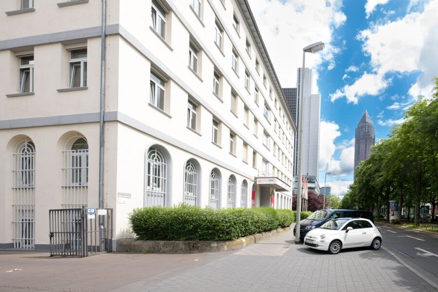 Frankfurt: EXPERIMINTA ScienceCenter Entry Ticket - Waves and optics: creating wave motion and seeing a different you