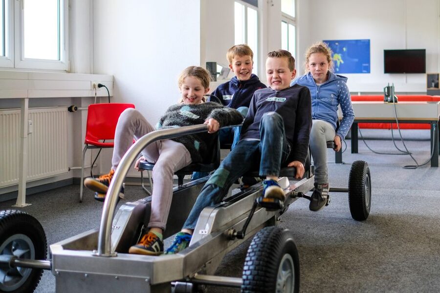 Frankfurt: EXPERIMINTA ScienceCenter Entry Ticket - Science shows on the first Friday: when the center switches from hands-on to stage