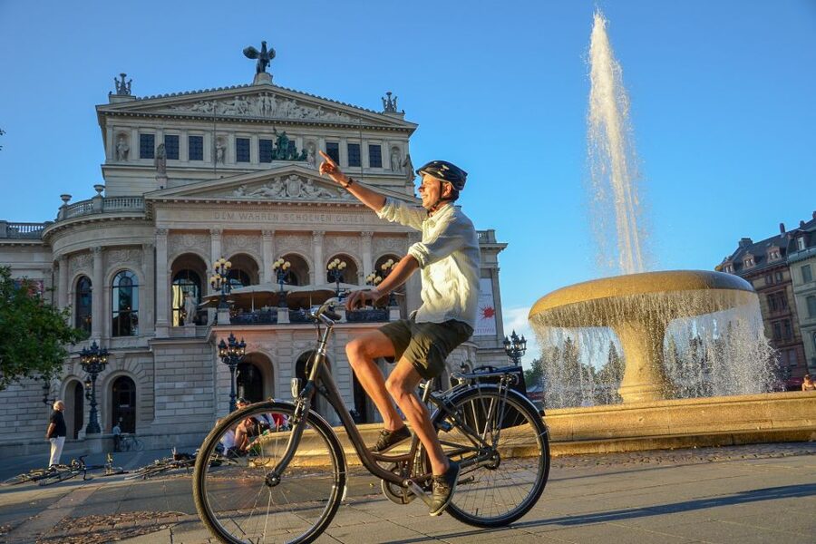 Frankfurt: Guided Bike Tour - Starting in Sachsenhausen, where Frankfurt smells like apples
