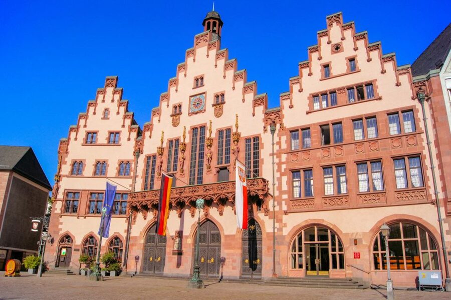 Frankfurt: Guided Bike Tour - From the Main to the ECB Tower and Oosten bar views