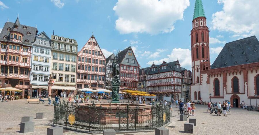 Frankfurt: Highlights and New Old Town English-Language Tour - Getting Oriented at Römerberg, Then Moving Fast