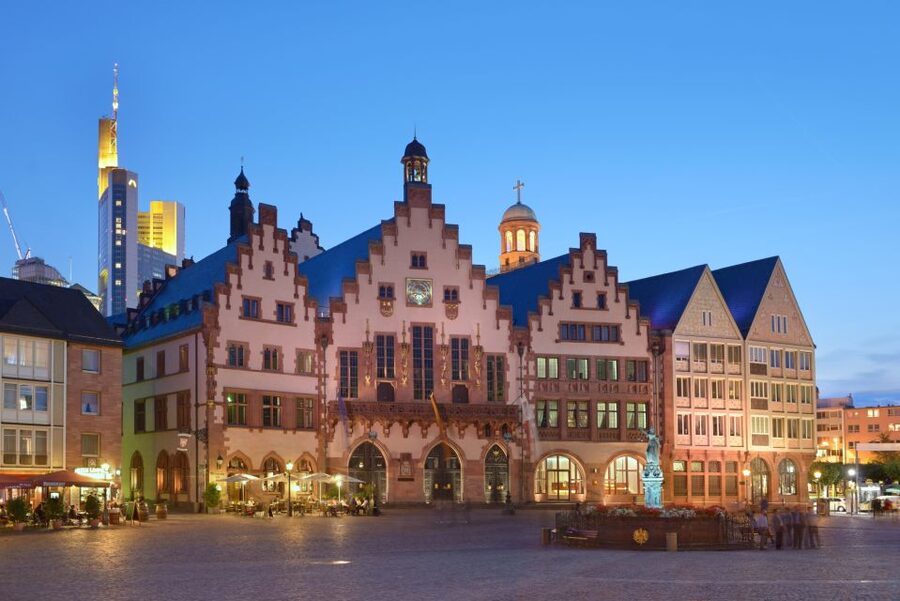 Frankfurt: Highlights and New Old Town English-Language Tour - Römerberg and the Römer City Hall, 700 Years in One Walk