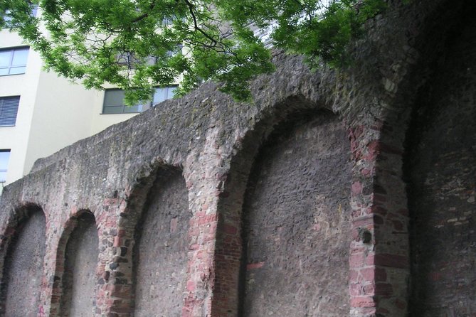 Frankfurt Highlights English Walking Tour - Kleinmarkthalle food stop: where history tastes like everyday life