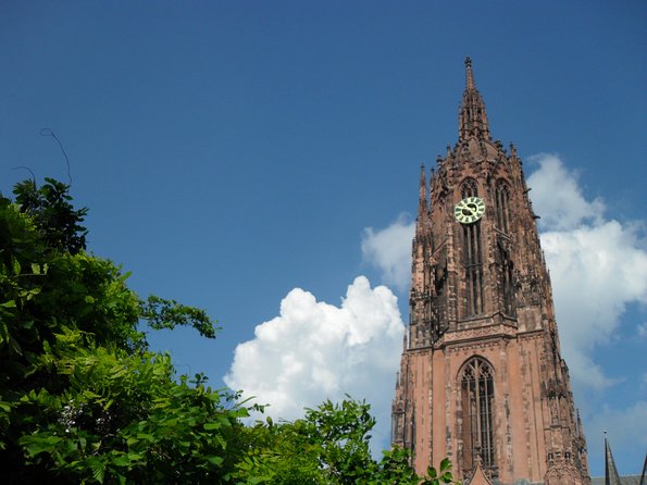Frankfurt Highlights English Walking Tour - Jewish Frankfurt: the Old Jewish Cemetery and the surrounding remembrance wall