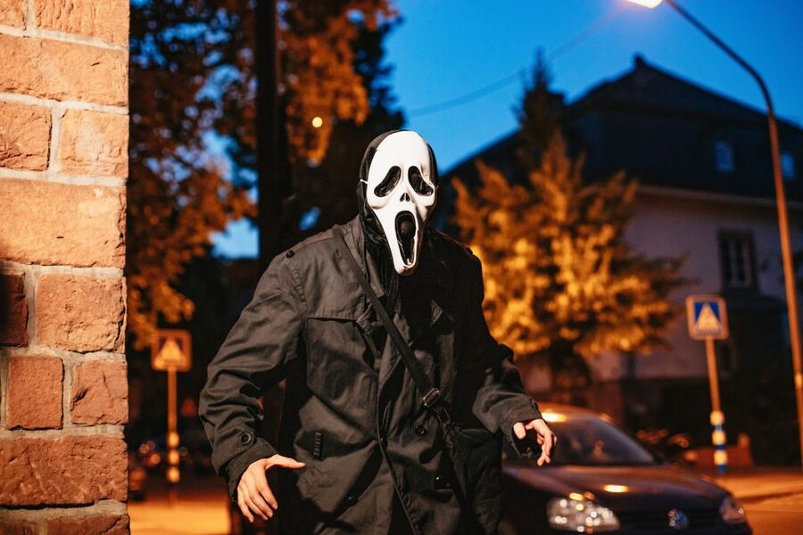Frankfurt: Jack the Ripper Fright Tour - Günthersburgpark After Dark: The Performance Comes Alive