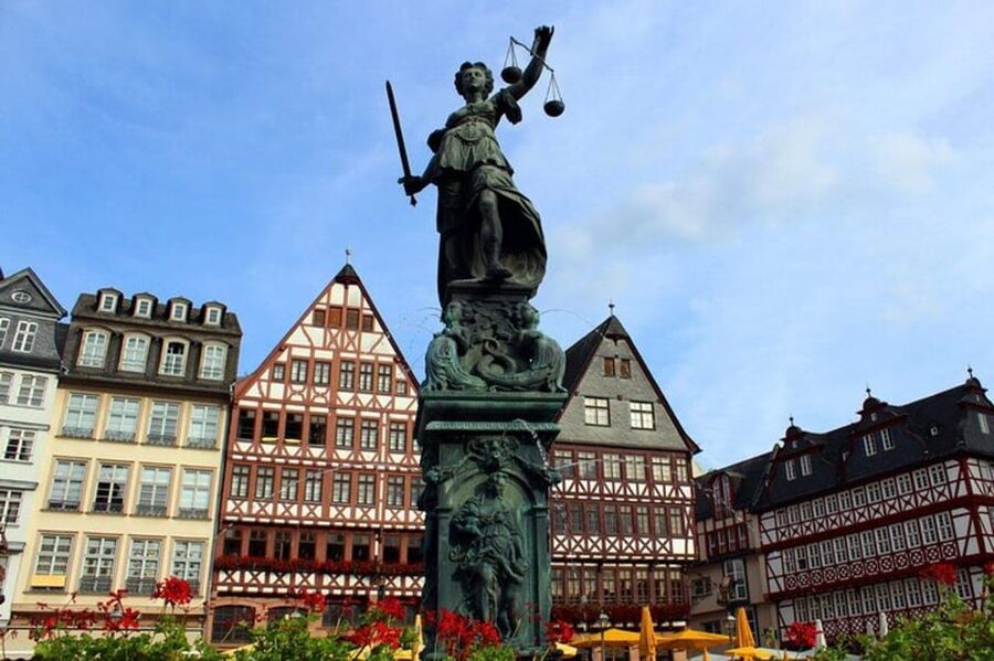 Frankfurt: Must-See Attractions Walking Tour with a Guide - Goethe House: seeing literature start at street level