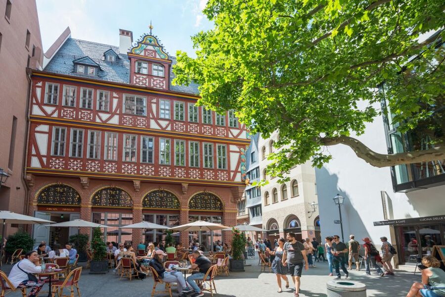 Frankfurt: New Old Town and Highlights German-Language Tour - Eiserner Steg: your best Frankfurt photo stop on foot